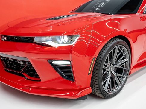Used 2018 Chevrolet Camaro SS RWD image 36