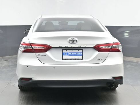 Used 2018 Toyota Camry XLE FWD image 9