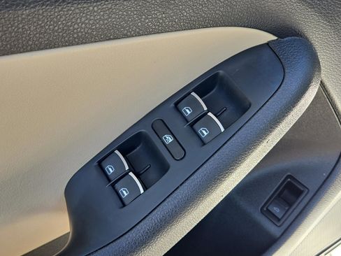 Used 2014 Volkswagen Jetta SE image 11