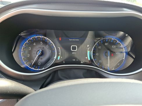 New 2025 Chrysler Pacifica Select image 17