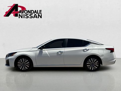Certified 2025 Nissan Altima 2.5 SV FWD image 3