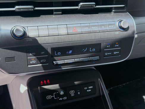 Used 2024 Hyundai Kona SEL w/ Convenience Package FWD image 12