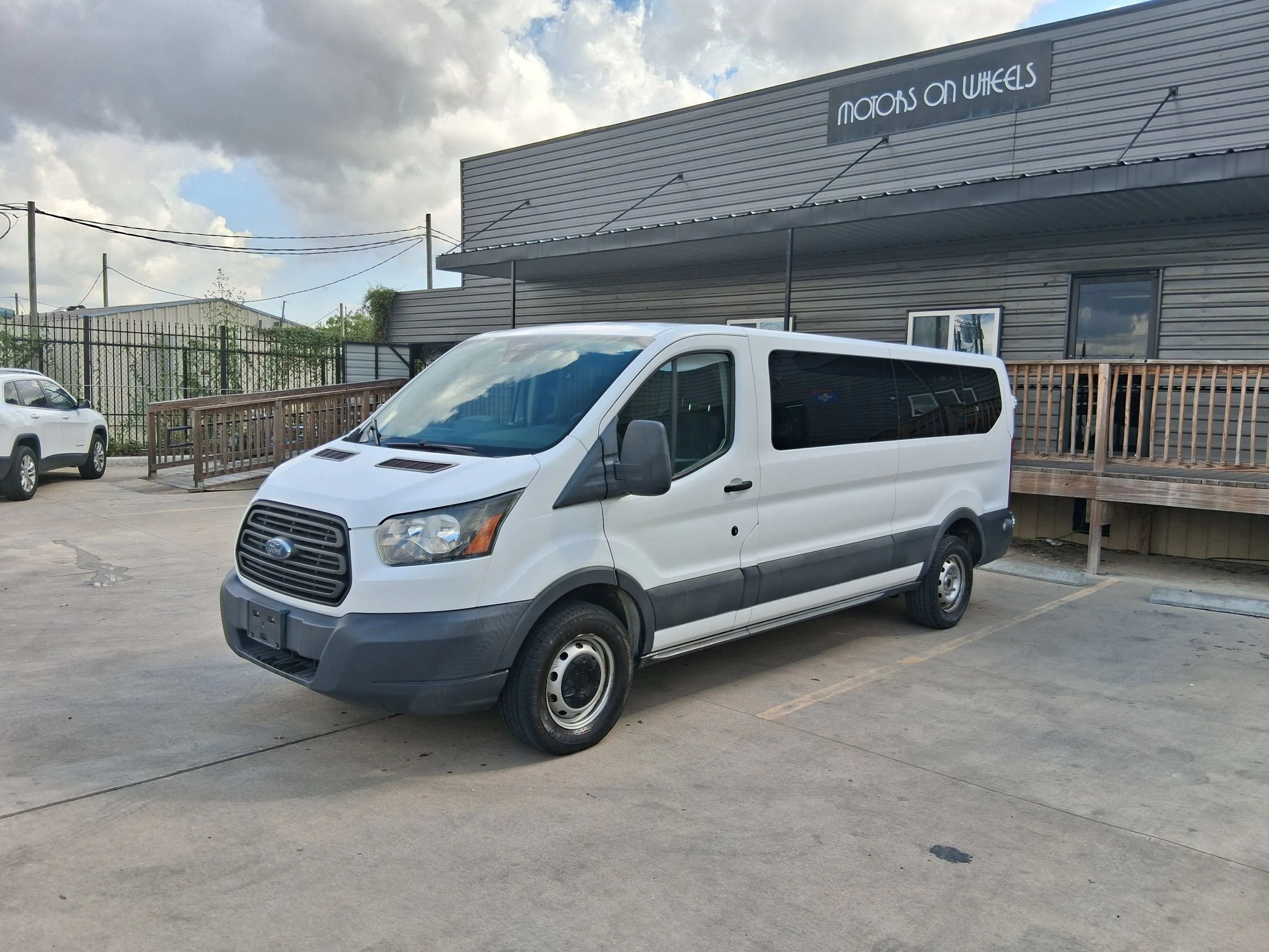 Used 2018 Ford Transit 350 XL RWD image 1