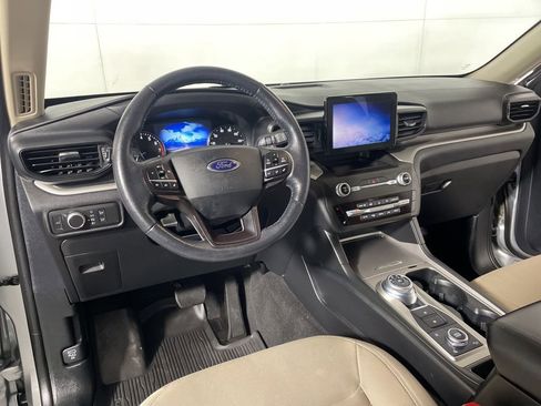Used 2020 Ford Explorer XLT w/ Comfort Package AWD/4WD image 8