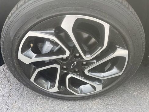 Used 2025 Chevrolet Trax RS w/ Sunroof Package FWD image 6