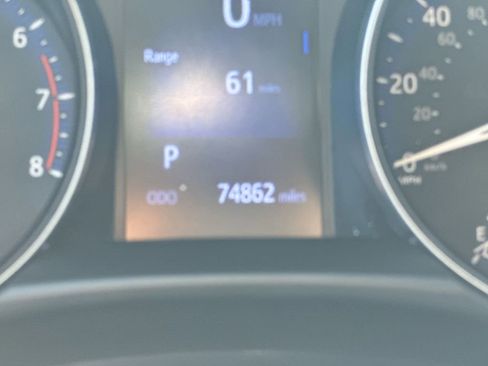 Used 2018 Toyota C-HR XLE FWD image 13