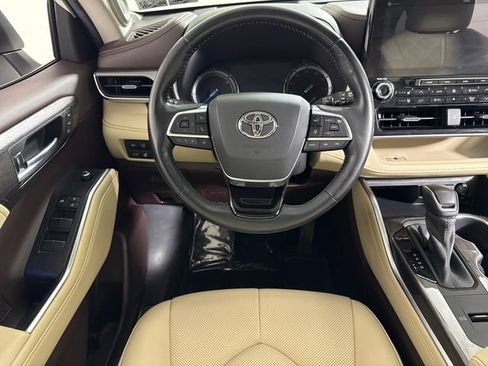 Used 2021 Toyota Highlander Platinum AWD/4WD image 25