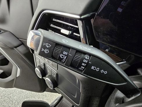 Used 2025 Chevrolet Tahoe LT AWD/4WD image 29