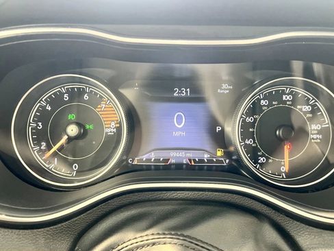 Used 2020 Jeep Cherokee Limited AWD/4WD image 35