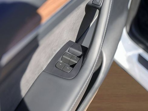 Used 2023 Tesla Model Y Performance image 19