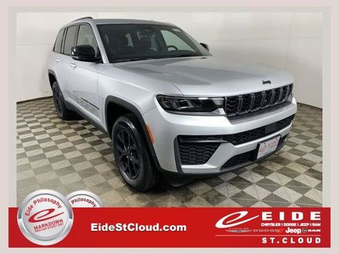 New 2026 Jeep Grand Cherokee Altitude image 1