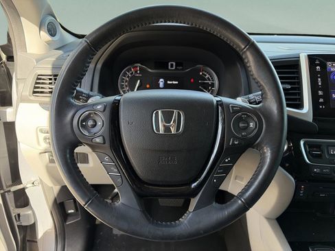 Certified 2017 Honda Pilot Touring image 10