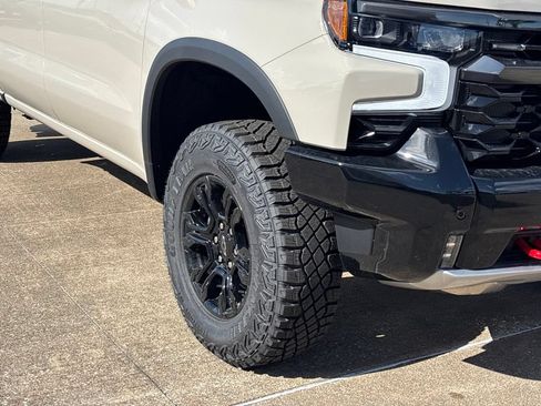 New 2026 Chevrolet Silverado 1500 ZR2 w/ LPO, Dark Essentials Package AWD/4WD image 5
