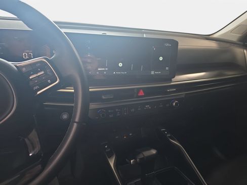 Used 2025 Kia Sorento S w/ Panoramic Sunroof Package FWD image 19