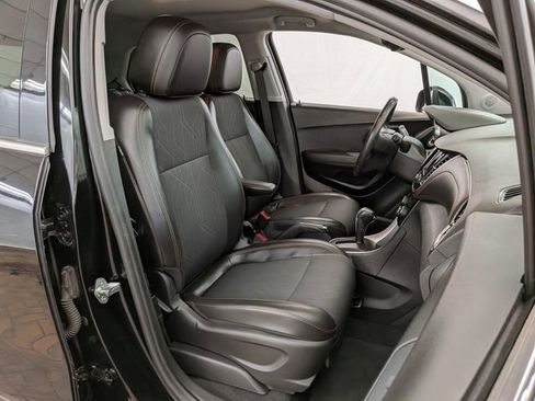 Used 2019 Chevrolet Trax LT w/ LT Convenience Package FWD image 19