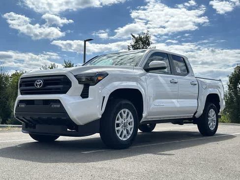 Used 2025 Toyota Tacoma SR5 RWD image 25