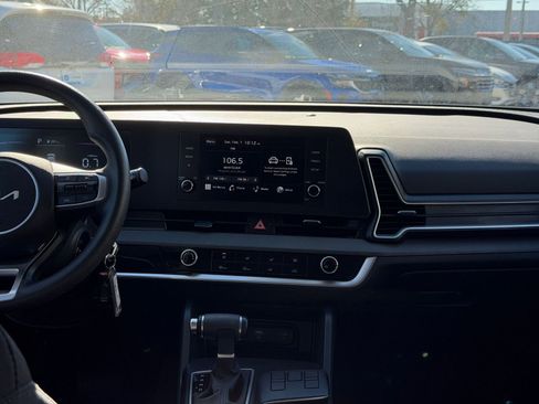 Used 2025 Kia Sportage LX image 17