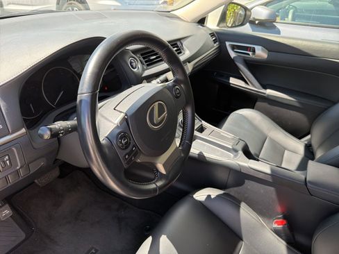 Used 2017 Lexus CT 200h w/ Seat Comfort Package image 10