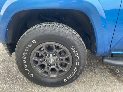 Used 2018 Toyota Tacoma SR5 AWD/4WD image 36