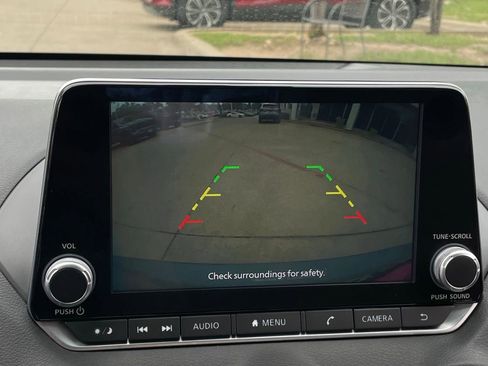 Used 2024 Nissan Sentra SV FWD image 17
