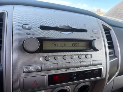 Used 2005 Toyota Tacoma PreRunner image 18