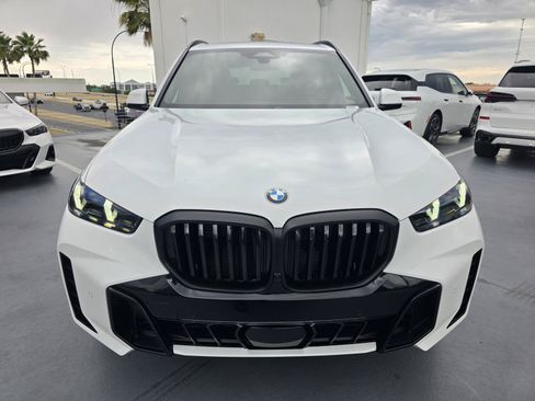 New 2026 BMW X5 xDrive40i w/ M Sport Package AWD/4WD image 2