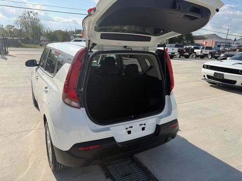 Used 2022 Kia Soul LX w/ Technology Package FWD image 13