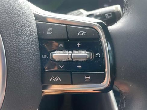 Certified 2025 Kia Carnival EX FWD image 29