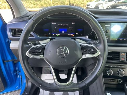 Used 2022 Volkswagen Taos SE w/ Panoramic Sunroof Package image 14