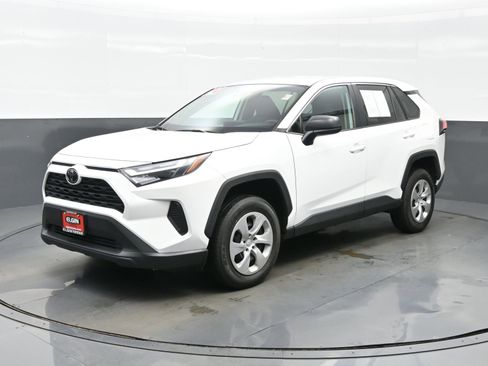 Used 2024 Toyota RAV4 LE image 2