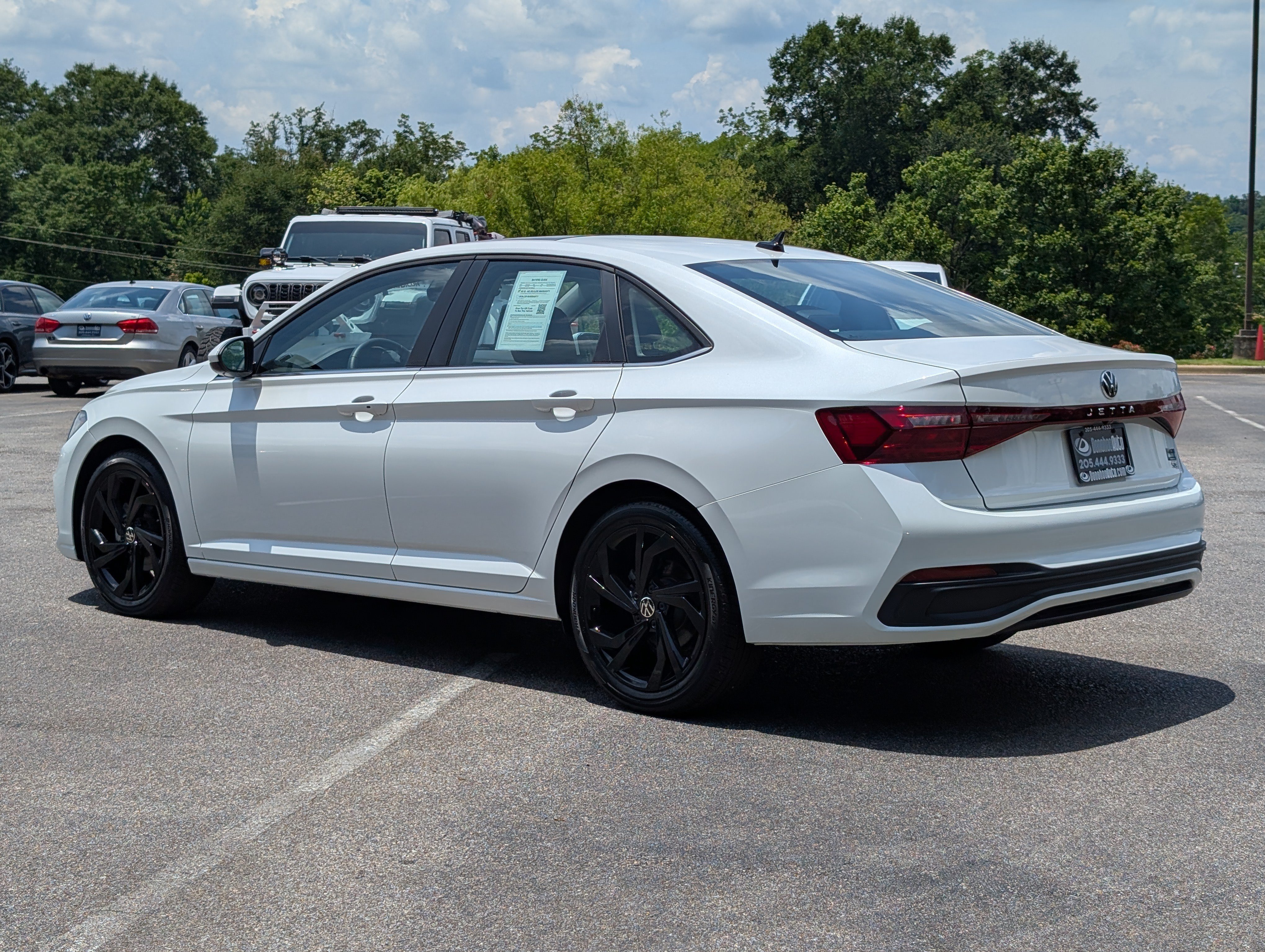 Used 2025 Volkswagen Jetta SE w/ Sunroof Package FWD image 7