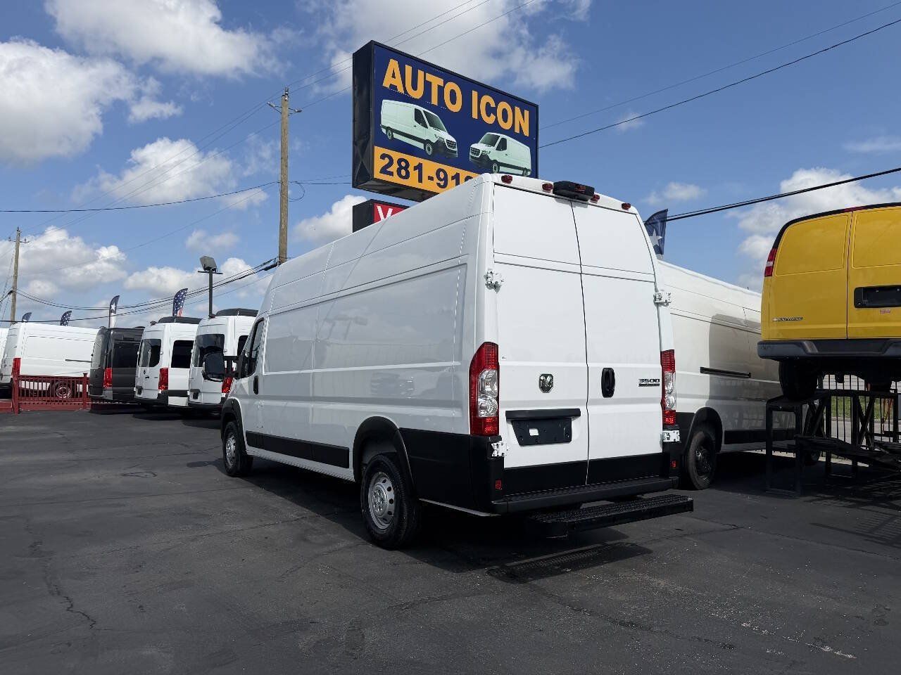 Used 2023 RAM ProMaster 3500 w/ Lane Management Group FWD image 2