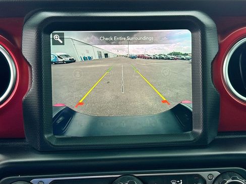 Used 2023 Jeep Gladiator Rubicon w/ Trailer Tow Package AWD/4WD image 17