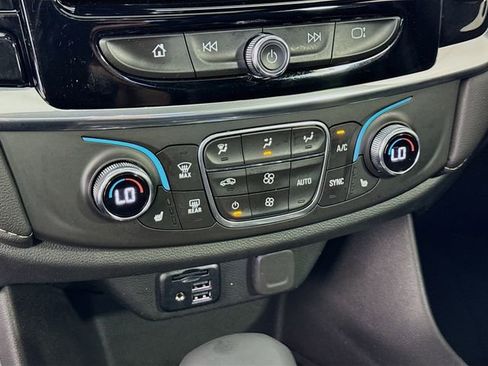 Used 2023 Chevrolet Traverse LT w/ LT Premium Package image 18