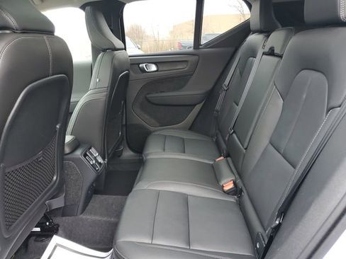 Used 2025 Volvo XC40 B5 Core image 24