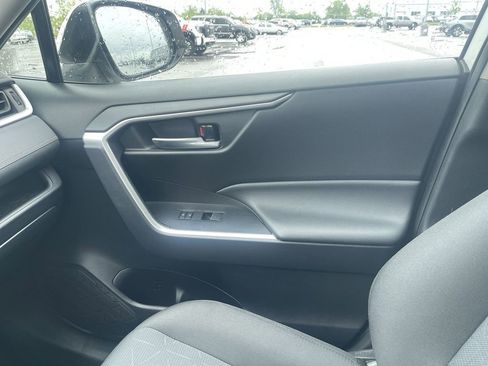 Used 2025 Toyota RAV4 XLE FWD image 19