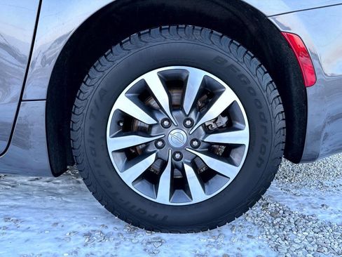 Used 2020 Chrysler Pacifica Touring-L Plus image 22