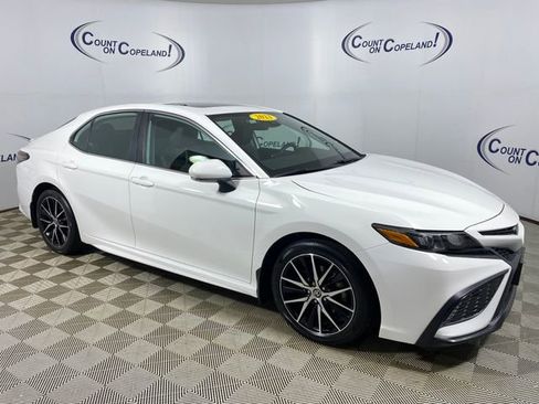 Certified 2023 Toyota Camry SE AWD/4WD image 1