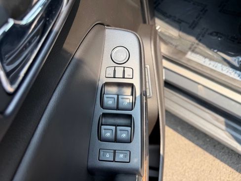 Used 2018 Chevrolet Tahoe LT w/ Luxury Package AWD/4WD image 14