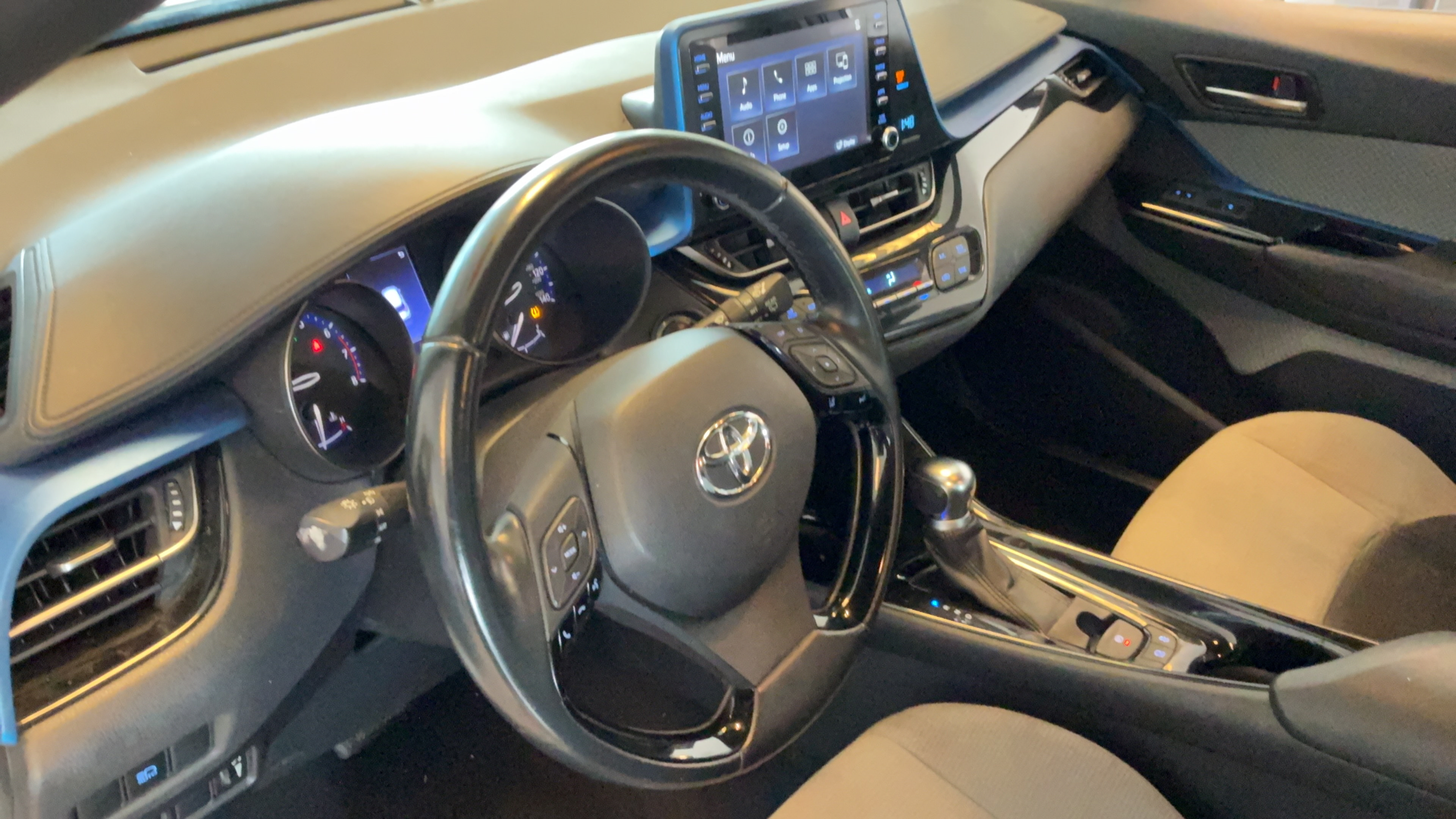 Used 2019 Toyota C-HR XLE FWD image 21