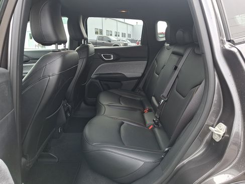 Used 2023 Jeep Compass Latitude AWD/4WD image 10