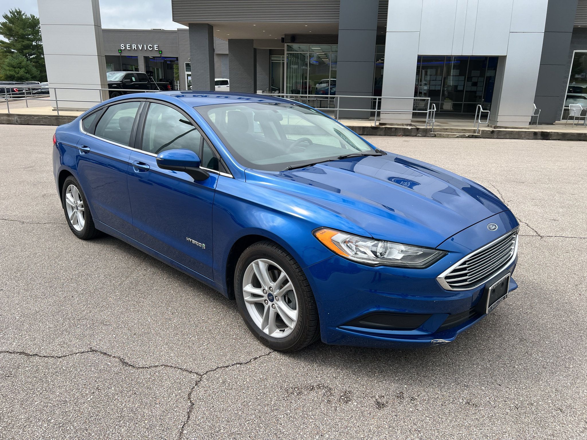Used 2018 Ford Fusion SE FWD image 1
