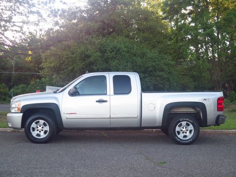 Used 2008 Chevrolet Silverado 1500 LT w/ Max Trailering Pack AWD/4WD image 2