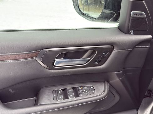 New 2026 Nissan Armada SL w/ Captain's Chari Seat Package image 18