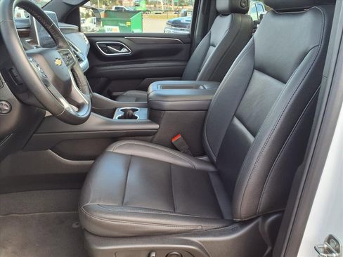 Used 2023 Chevrolet Suburban LT image 30