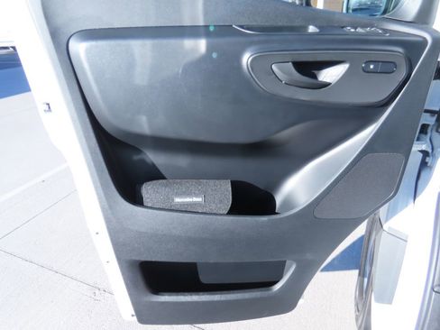 Used 2025 Mercedes-Benz Sprinter 2500 image 24