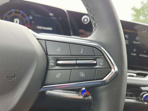 New 2026 Chevrolet Equinox LT w/ Convenience Package II FWD image 16