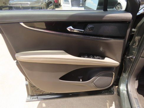 Used 2022 Lincoln Nautilus FWD w/ Premium Package image 24