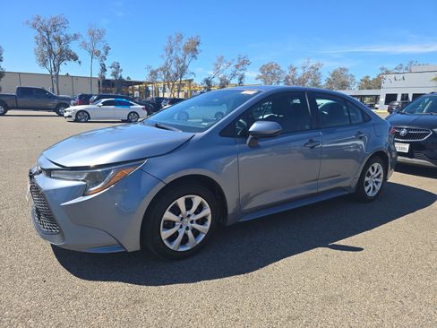 Used 2022 Toyota Corolla LE image 2