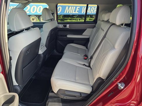 Used 2025 Hyundai Santa Fe SEL FWD image 12